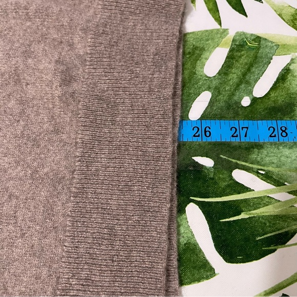 C by Bloomingdales 100% 2 Ply Cashmere V-neck Soft Cozy Sweater Medium - Picture 15 of 16